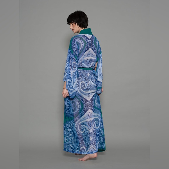 Kimono - Picture 2 of 2